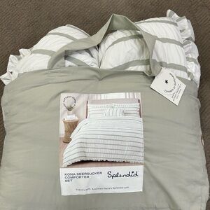 NWT Splendid ultra soft Comforter 3pcs Set twin size